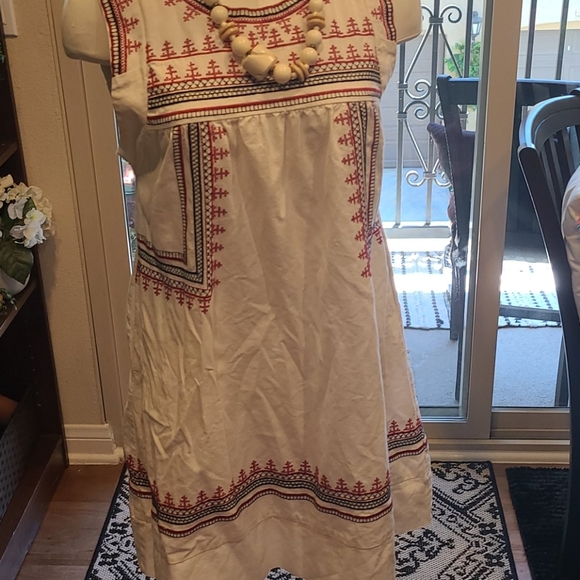 Gorgeous hand embroidered cotton sundress - Picture 2 of 8